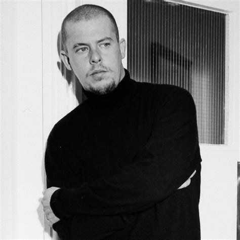 when was alexander mcqueen born.